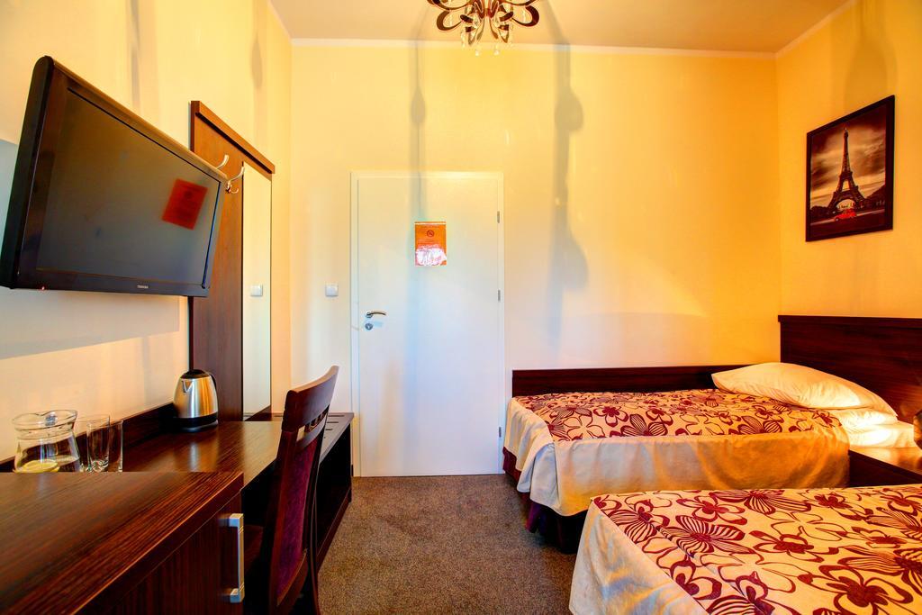 Hostel Evotel Zielonka  Kültér fotó