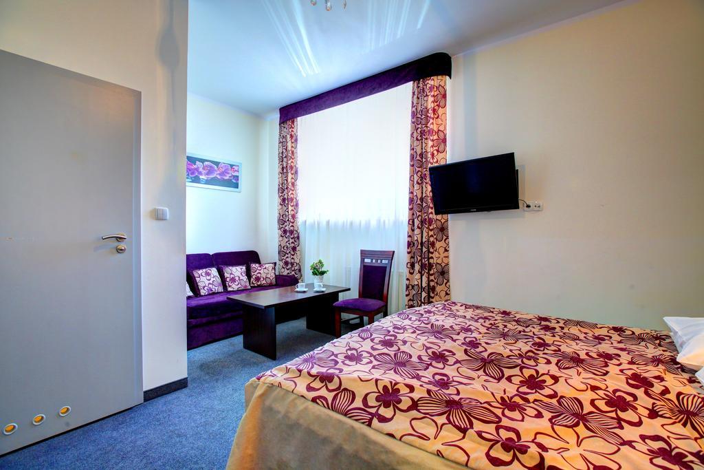 Hostel Evotel Zielonka  Kültér fotó