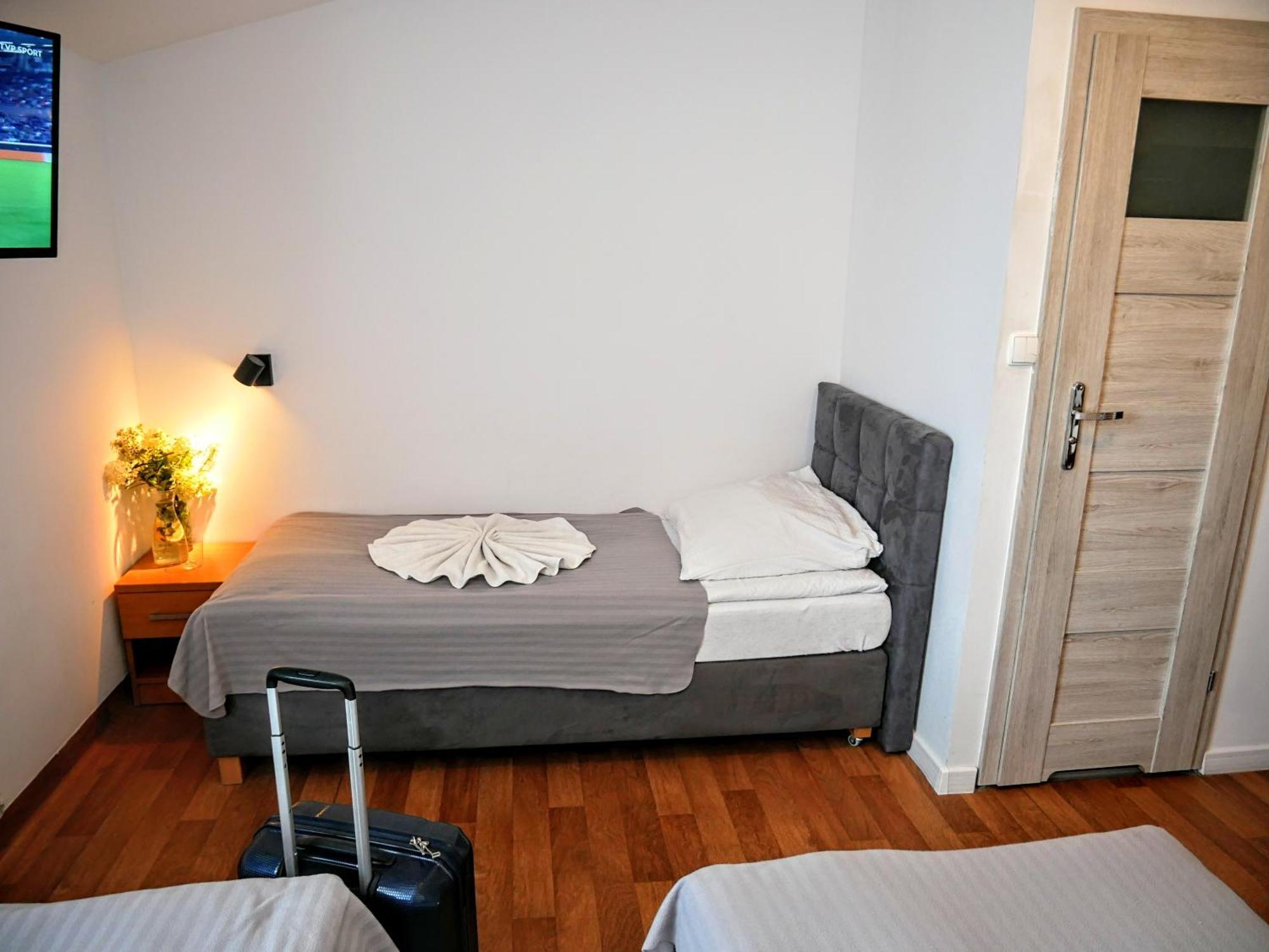 Hostel Evotel Zielonka  Kültér fotó