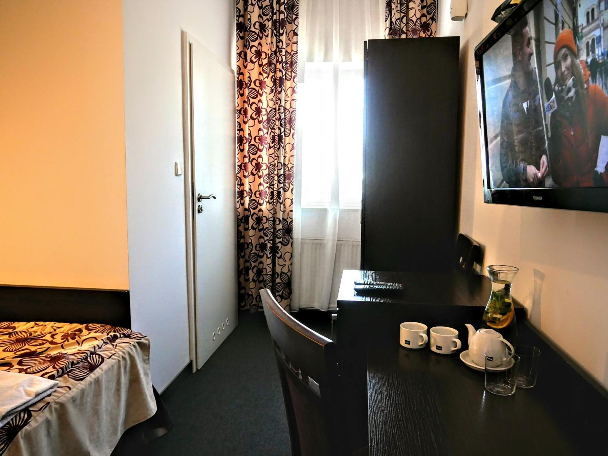 Hostel Evotel Zielonka  Kültér fotó