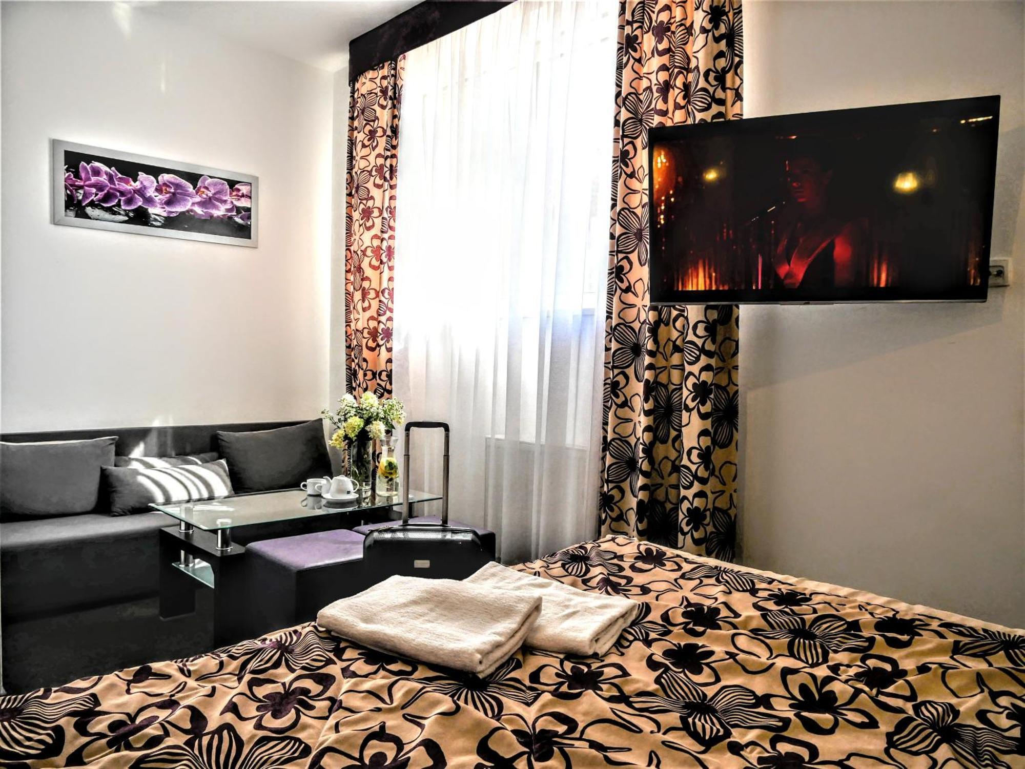 Hostel Evotel Zielonka  Kültér fotó