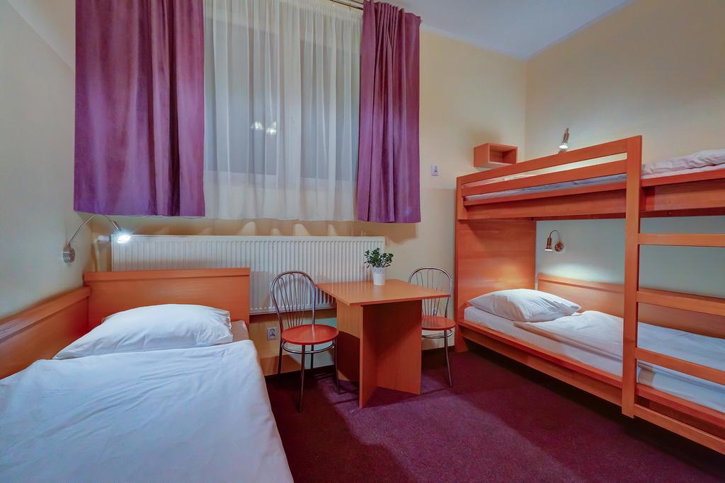 Hostel Evotel Zielonka  Kültér fotó
