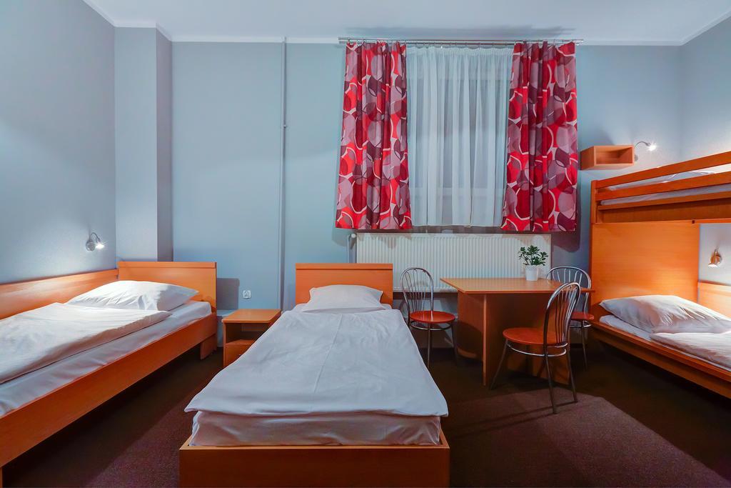 Hostel Evotel Zielonka  Kültér fotó