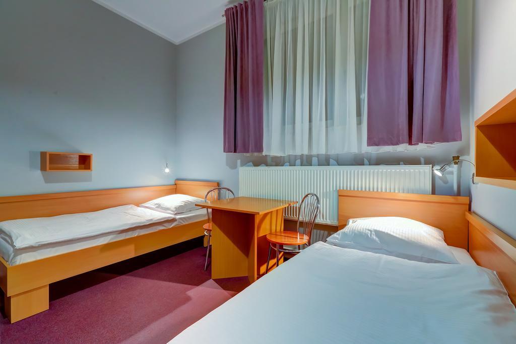 Hostel Evotel Zielonka  Kültér fotó