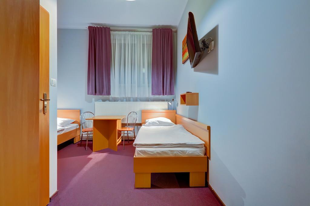 Hostel Evotel Zielonka  Kültér fotó