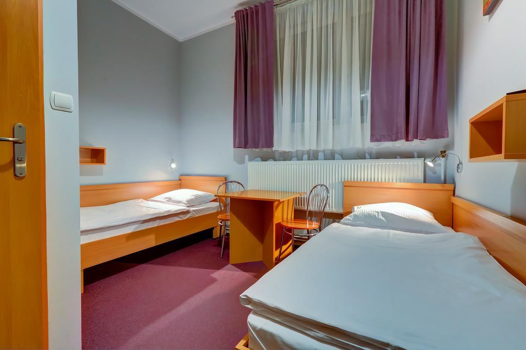 Hostel Evotel Zielonka  Kültér fotó